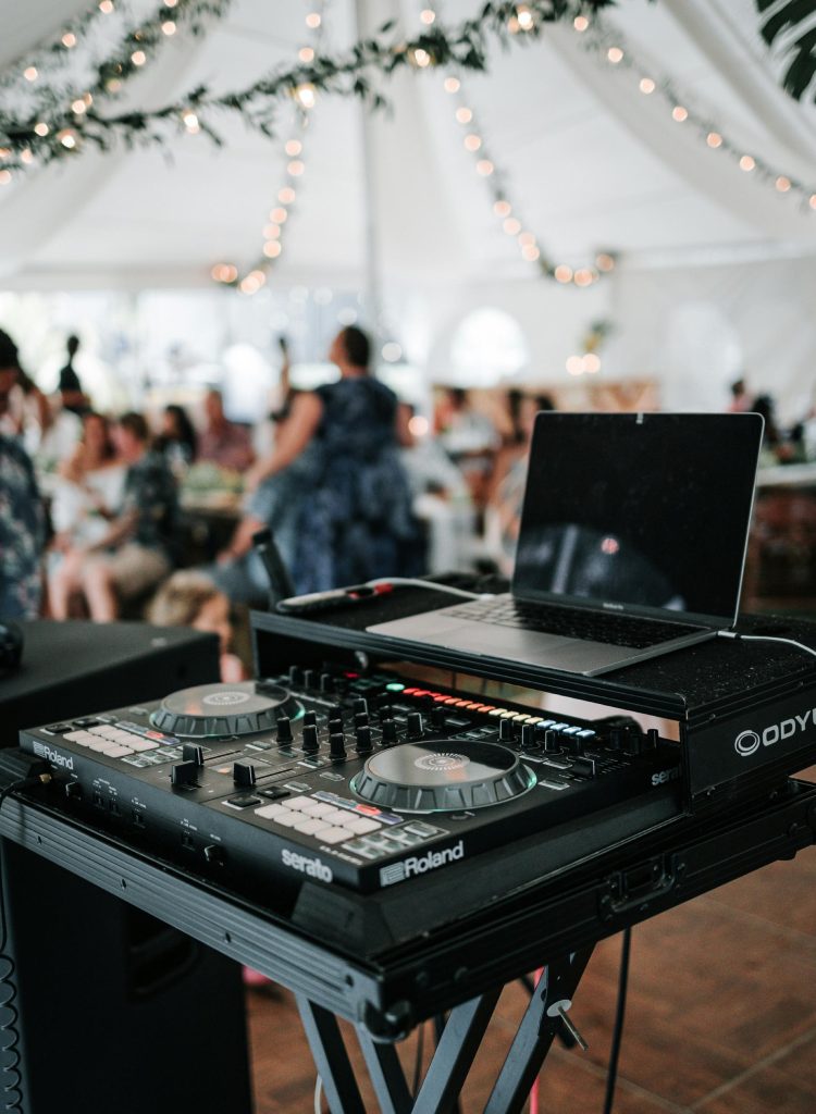 Console de DJ avec ordinateur